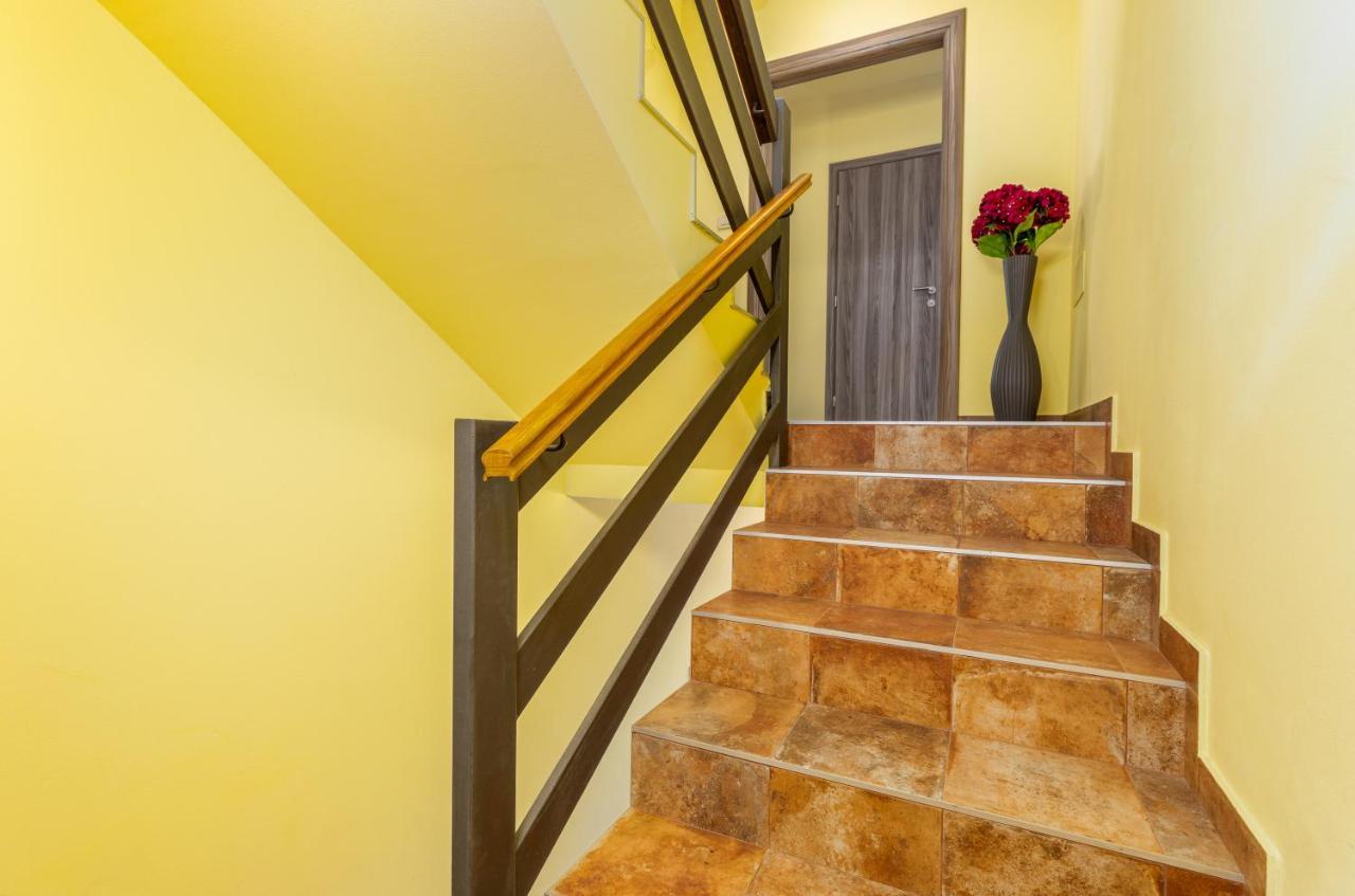 Apartmani Monte Pula Exterior foto
