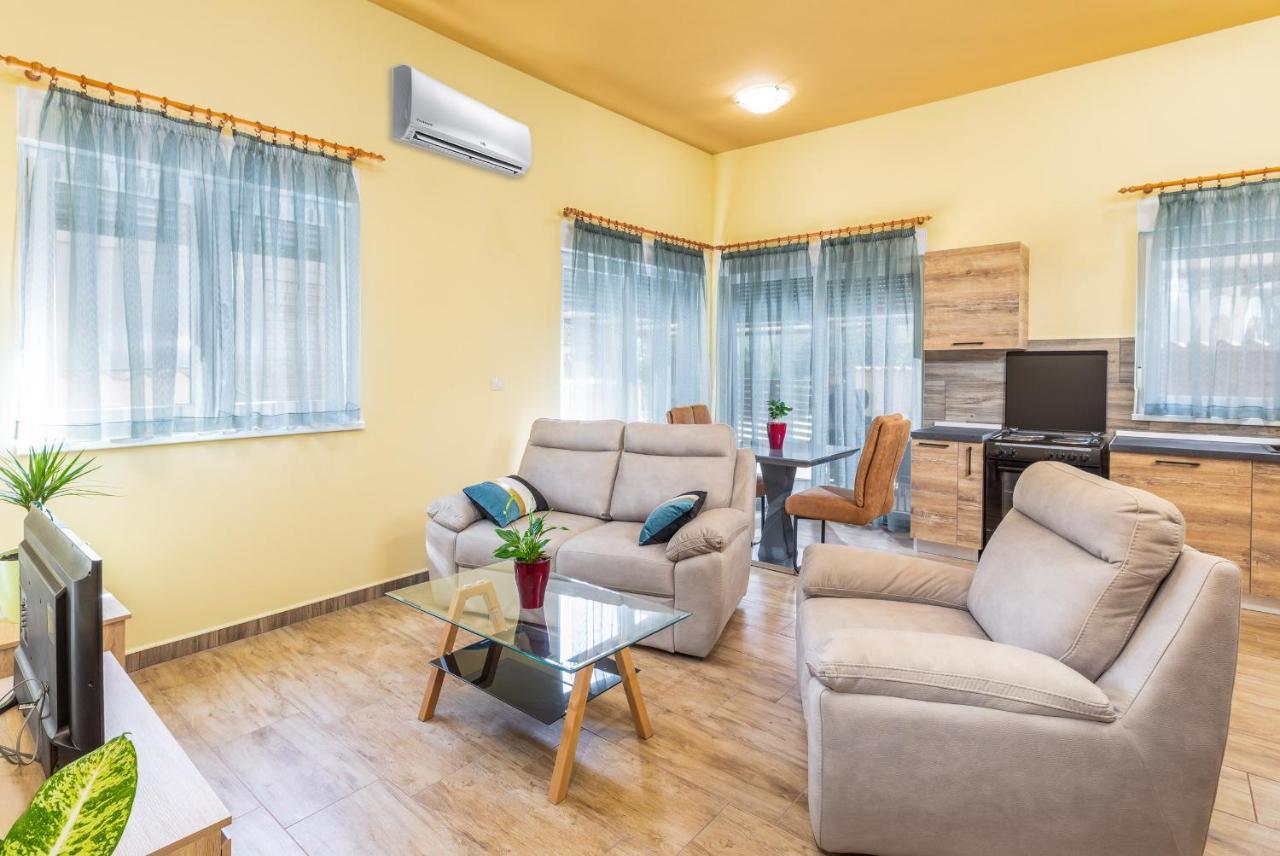 Apartmani Monte Pula Exterior foto